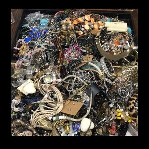 Live Show $4 Starts - Jewelry Party live show listing for bidding for purchase